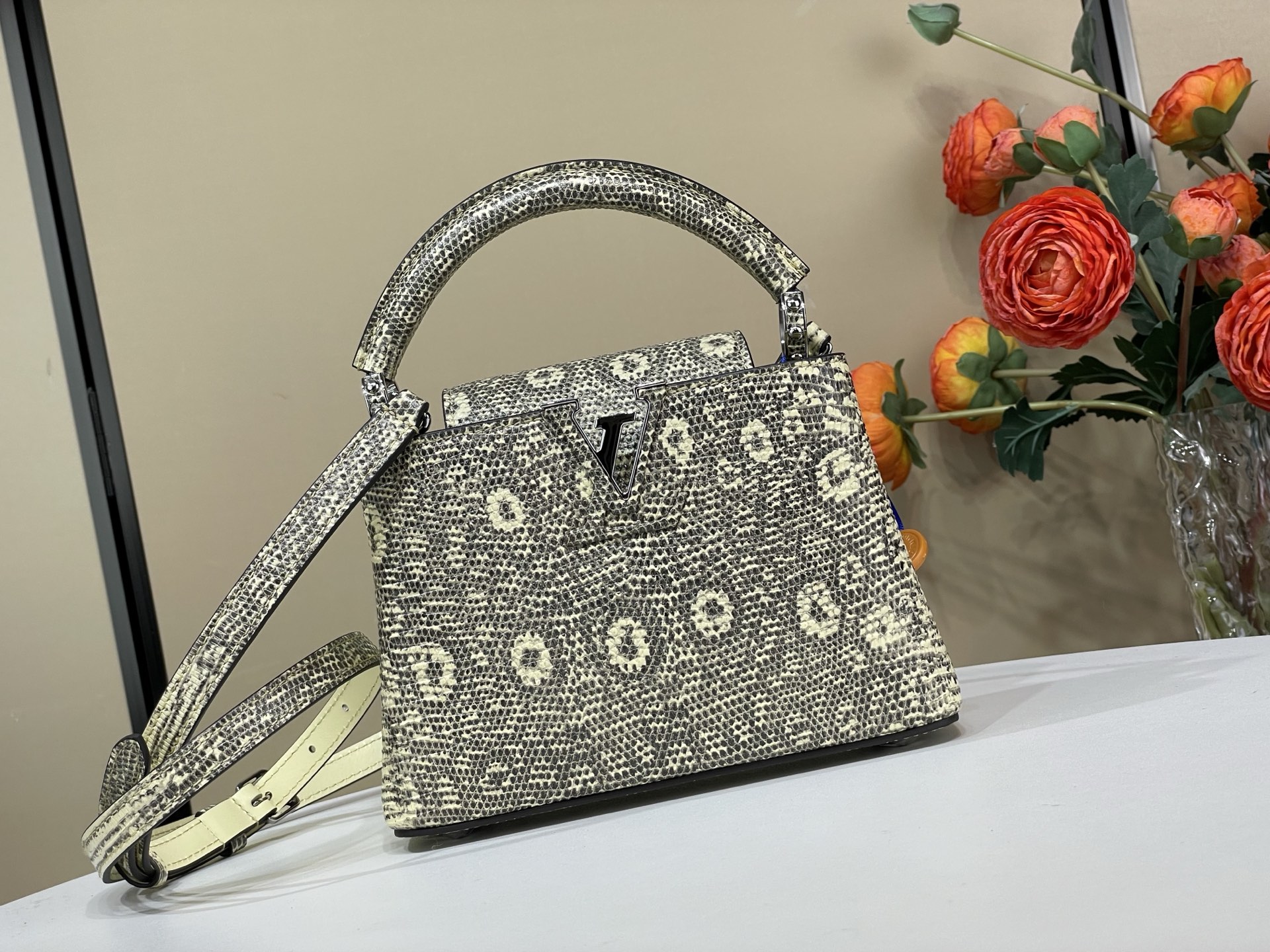 Louis-Vuitton-Lizard-Ombre-Capucines-Mini-Natural-Tote-Shoulder-Bag-Yellow-Gray-N48865-21x14x8CM