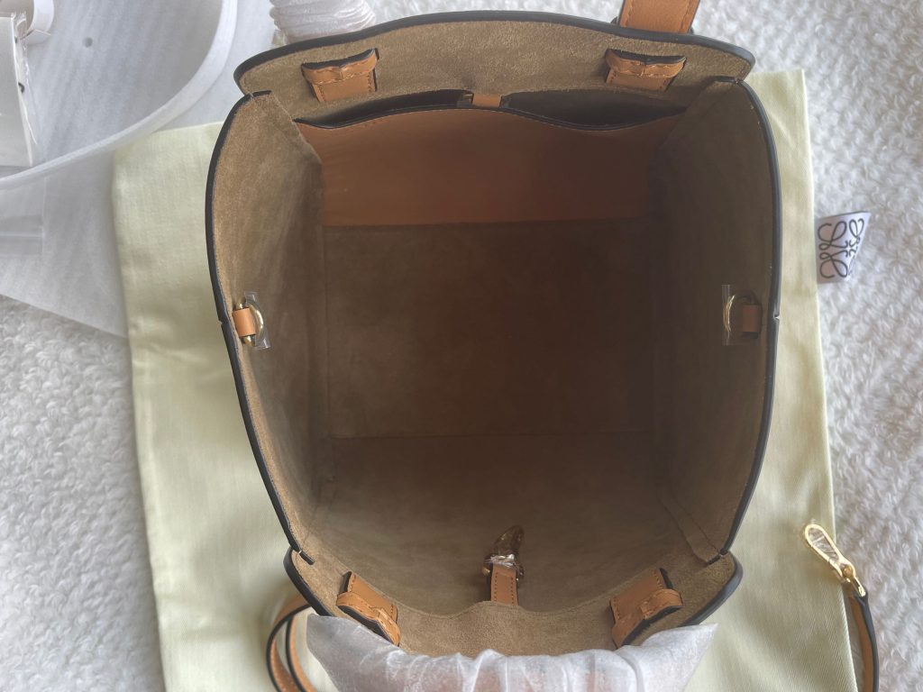 1:1 loewe hommock nugget bag 