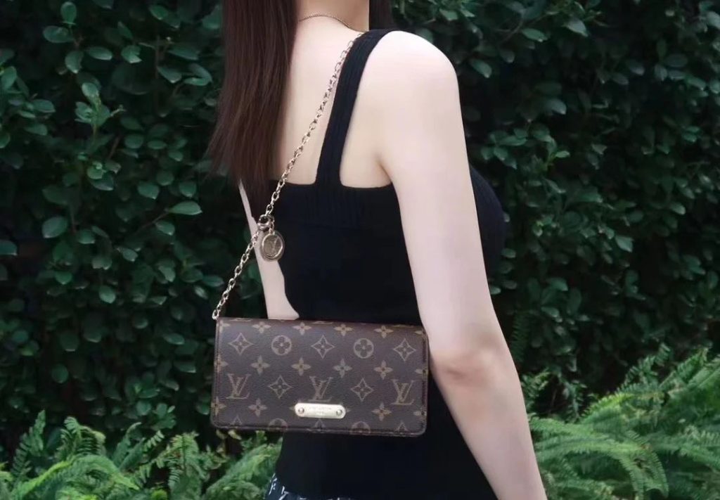 Replica LV lily woc